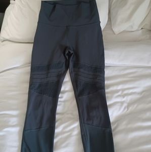 Women's size small Lululemon black leggings